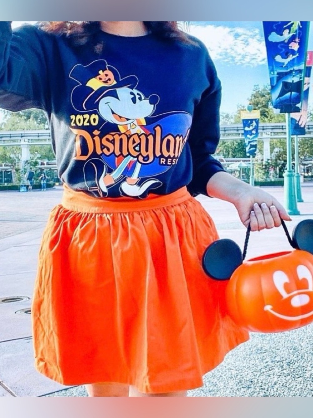 Disneyland Halloween Crewneck Sweatshirt Mickey Mouse Adult Size Medium Black